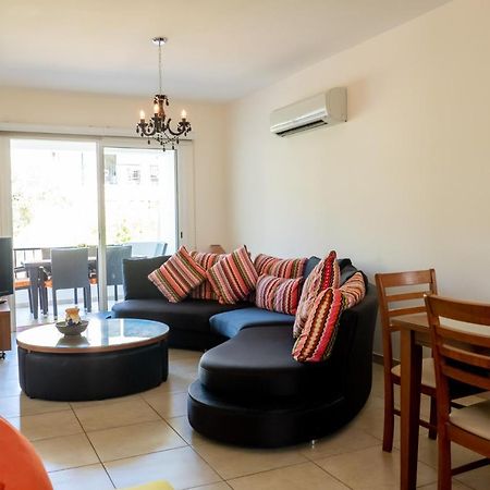 Stylish 2 Bedroom Apartment In Pegia Peyia Luaran gambar