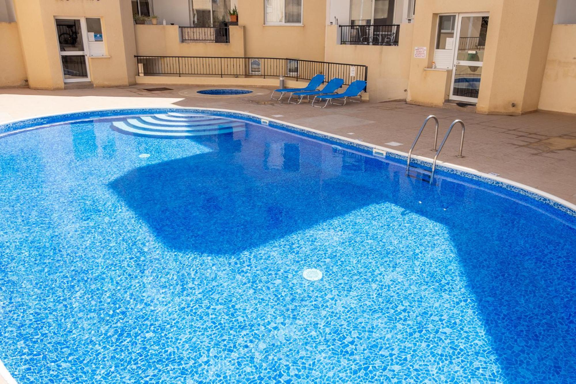 Stylish 2 Bedroom Apartment In Pegia Peyia Luaran gambar